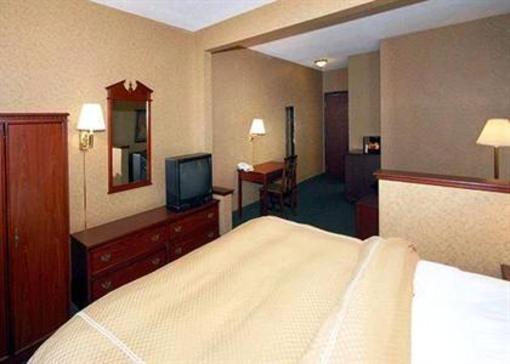 фото отеля Clarion Suites Central