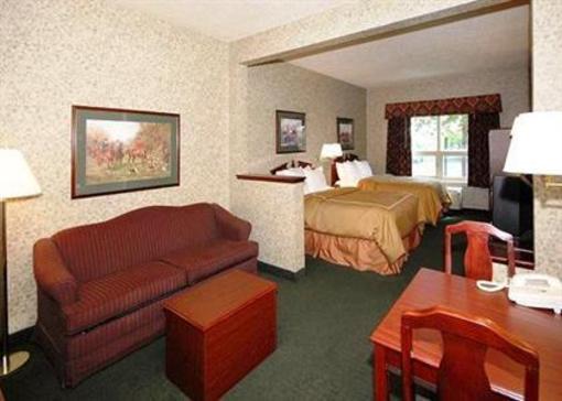 фото отеля Clarion Suites Central