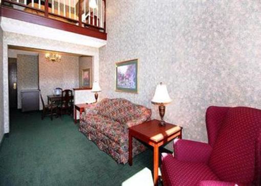 фото отеля Clarion Suites Central