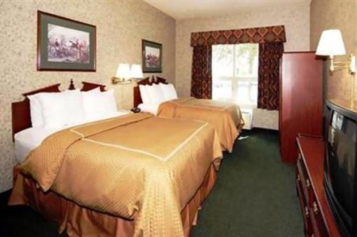 фото отеля Clarion Suites Central