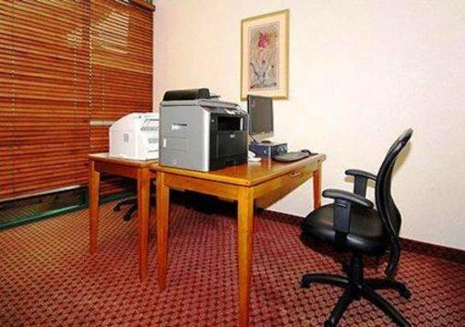 фото отеля Clarion Suites Central