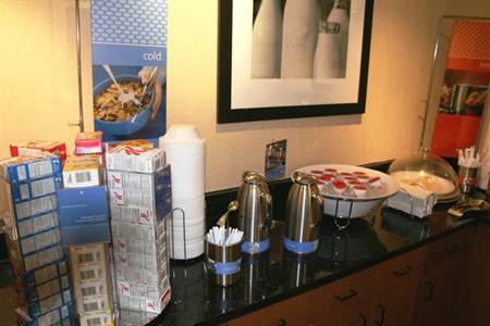 фото отеля Hampton Inn Memphis-Poplar