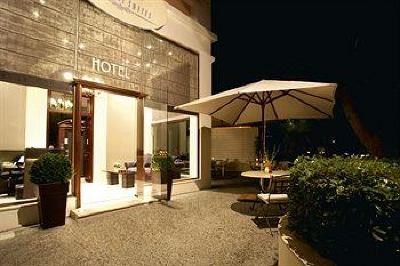 фото отеля Kefalari Suites Kifissia