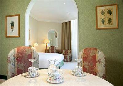 фото отеля Kefalari Suites Kifissia