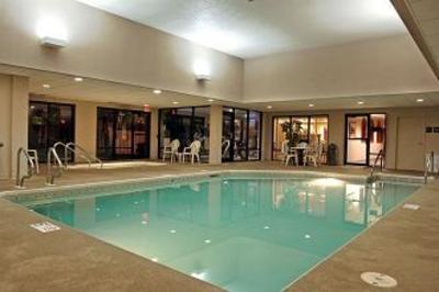 фото отеля AmericInn Lodge & Suites Madison West