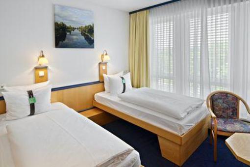 фото отеля Holiday Inn Guenthersdorf