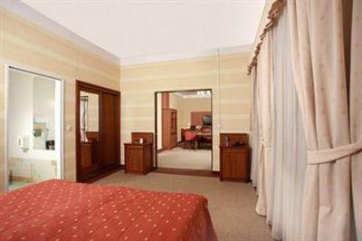 фото отеля Hotel Ideal Pruszkow