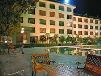 Sainty Lakeside Resort