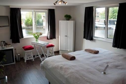фото отеля Minties Floating Bed and Breakfast