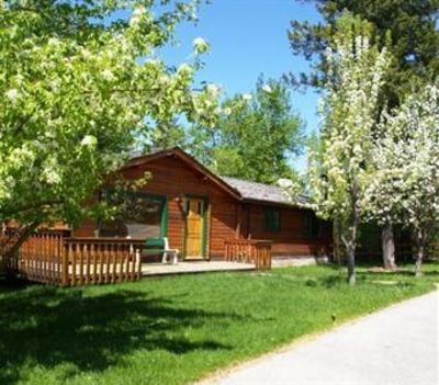 фото отеля Creekside Cabin Fairmont Hot Springs