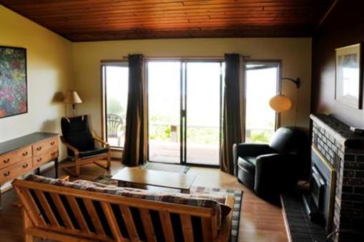 фото отеля Sea Breeze Lodge Hornby Island