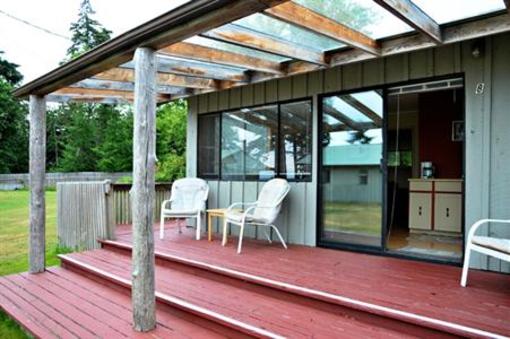 фото отеля Sea Breeze Lodge Hornby Island