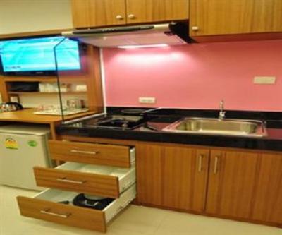 фото отеля Green Harbor Service Apartment Phuket