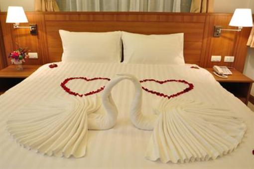 фото отеля Green Harbor Service Apartment Phuket