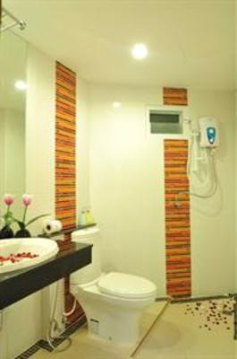 фото отеля Green Harbor Service Apartment Phuket
