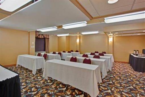 фото отеля Holiday Inn Calgary Airport