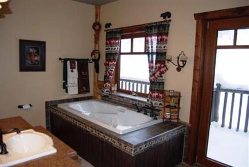 фото отеля Kowal Ski Cabin by Apex Accommodations