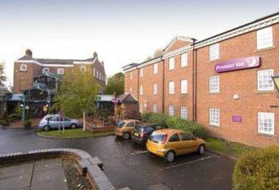 фото отеля Premier Inn Stockport Central