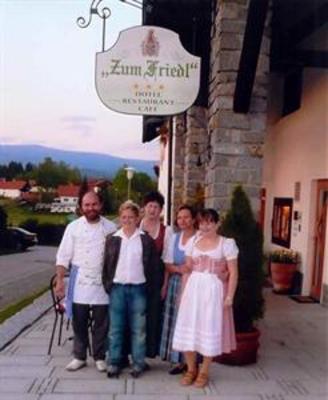 фото отеля Hotel Zum Friedl Sankt Oswald-Riedlhutte