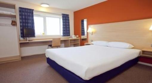 фото отеля Travelodge Guildford