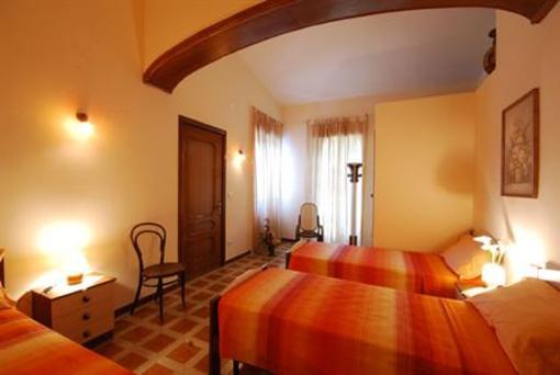 фото отеля Villa Quattro Pini B&B