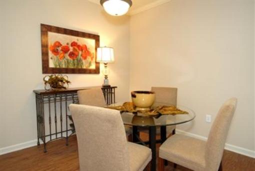 фото отеля Camden Lakes Apartments