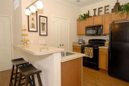 фото отеля Camden Lakes Apartments