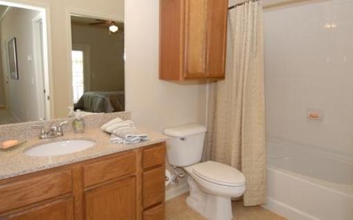 фото отеля Camden Lakes Apartments