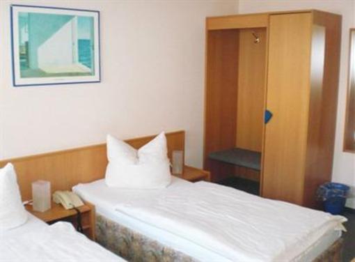 фото отеля Hotel-Pension-Cafe Lender