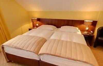 фото отеля Hotel Mercedes City Bonn