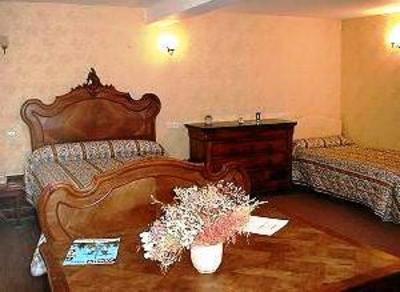 фото отеля Le Manoir De La Giraudiere Hotel Beaumont-en-Veron
