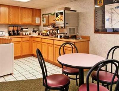 фото отеля Super 8 Tomah