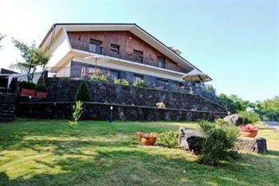 фото отеля Etna Hut Bed and Breakfast
