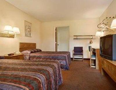 фото отеля Super 8 Motel Centerville Richmond
