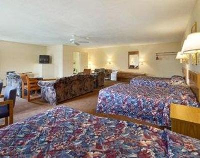 фото отеля Super 8 Motel Centerville Richmond