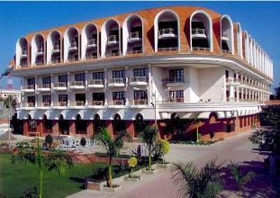 фото отеля Aurangabad Gymkhana Club