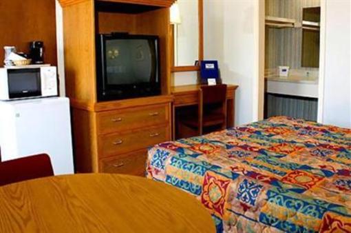 фото отеля Super 8 Motel Topeka