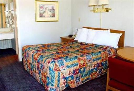 фото отеля Super 8 Motel Topeka