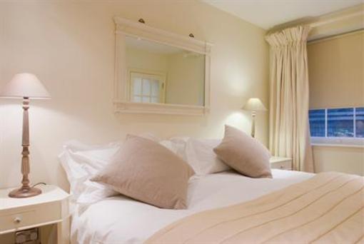фото отеля Cheltenham Apartments