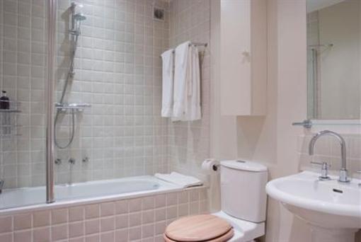 фото отеля Cheltenham Apartments