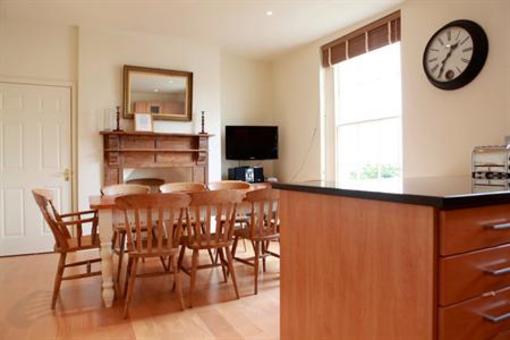 фото отеля Cheltenham Apartments