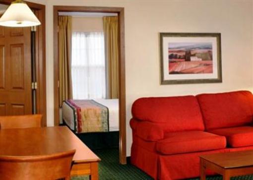 фото отеля TownePlace Suites Chicago West Dundee Elgin
