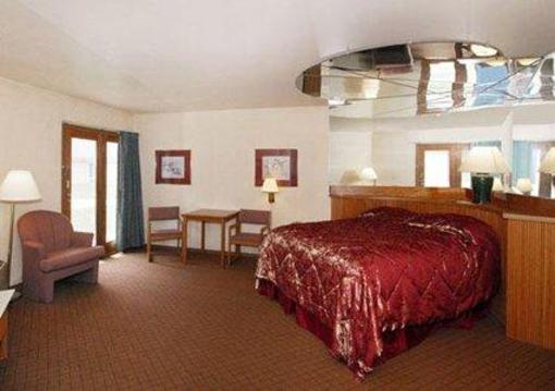 фото отеля Econo Lodge Inn & Suites Menomonie