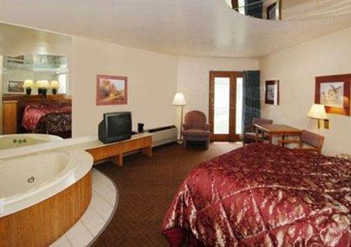 фото отеля Econo Lodge Inn & Suites Menomonie