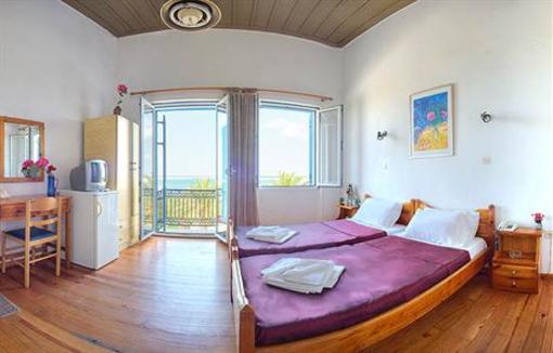 фото отеля Rent Rooms The Sea Front