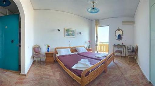 фото отеля Rent Rooms The Sea Front