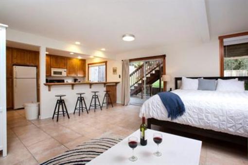фото отеля Inn at Schoolhouse Creek