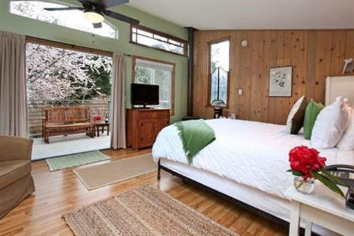 фото отеля Inn at Schoolhouse Creek