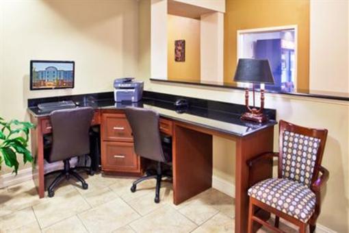 фото отеля Candlewood Suites Athens-GA