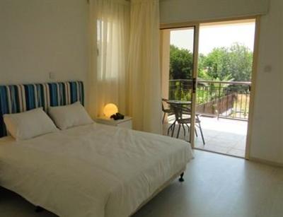 фото отеля Sea Breeze Holiday Villas Paphos
